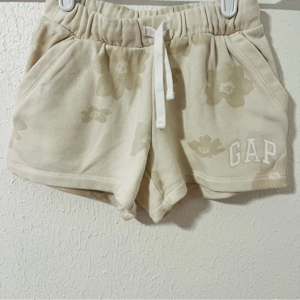 GAP Girls Size Small (6-7) Logo Casual Shorts - Tan and Cream /Peach EUC Comfy